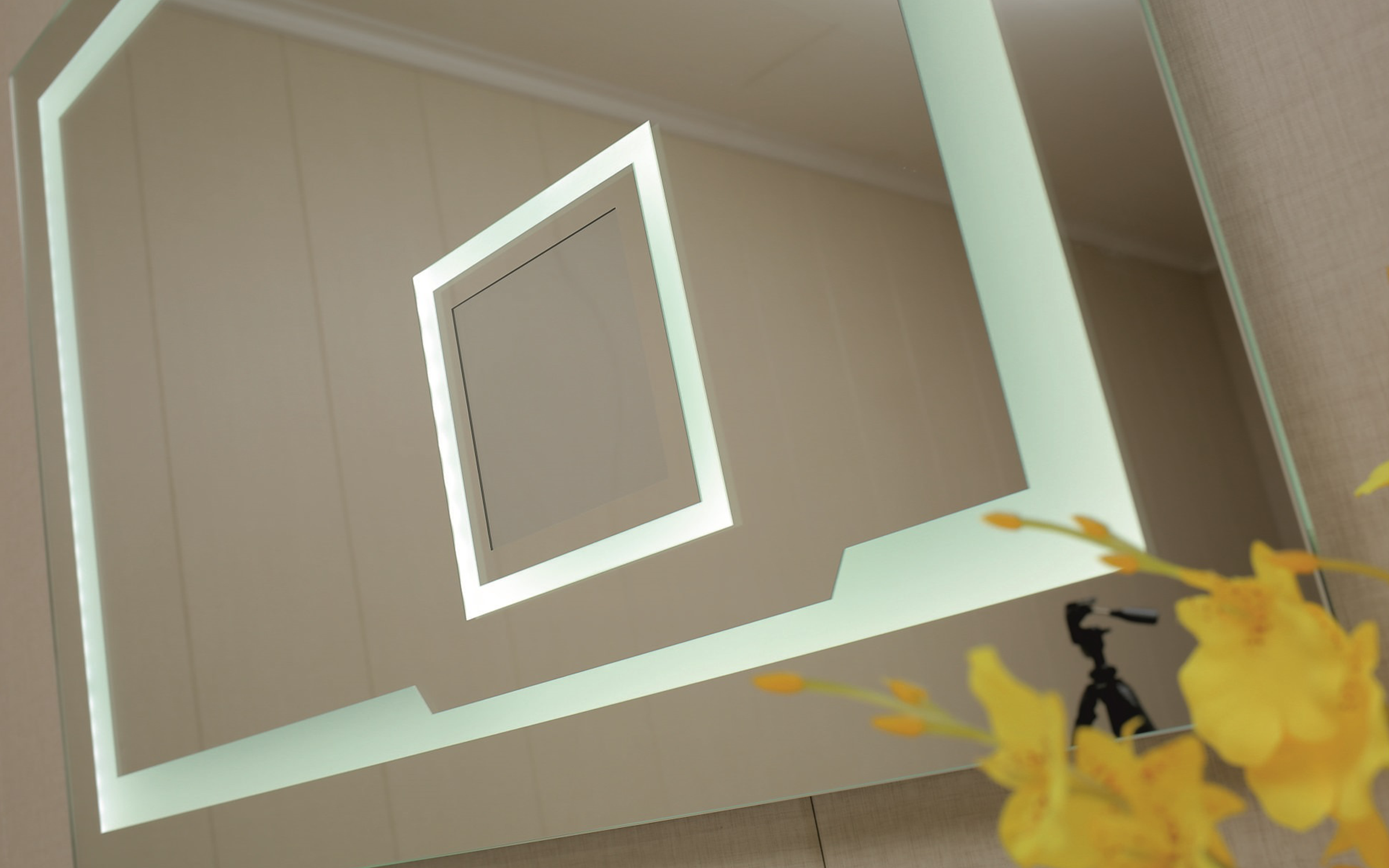 ICL 1899 Огледало за бања со LED осветлување, 60/80 см  3